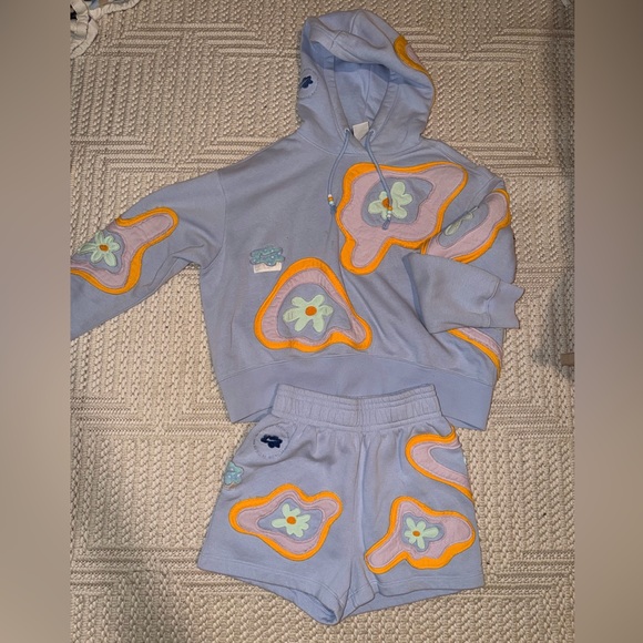Nike Women's Blue Shorts and Hoodie Set - Picture 4 of 7